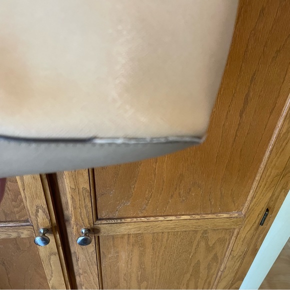 Michael Kors Saffiano Jet Set Tote - Picture 8 of 14